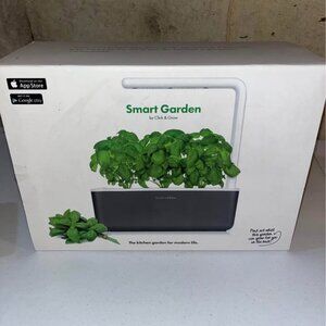Click and Grow Smart Garden